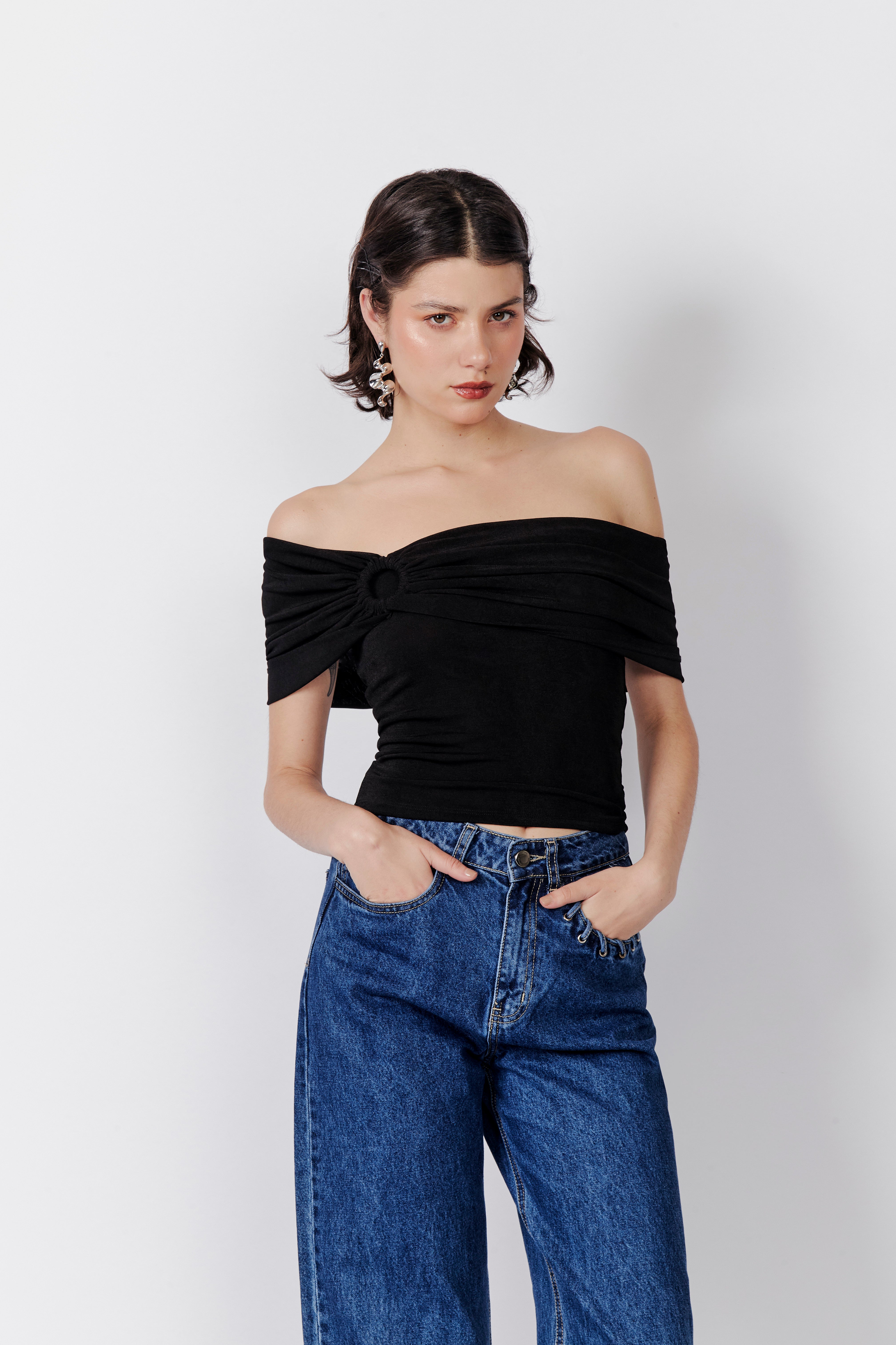 Top Off Shoulder Aro - Negro