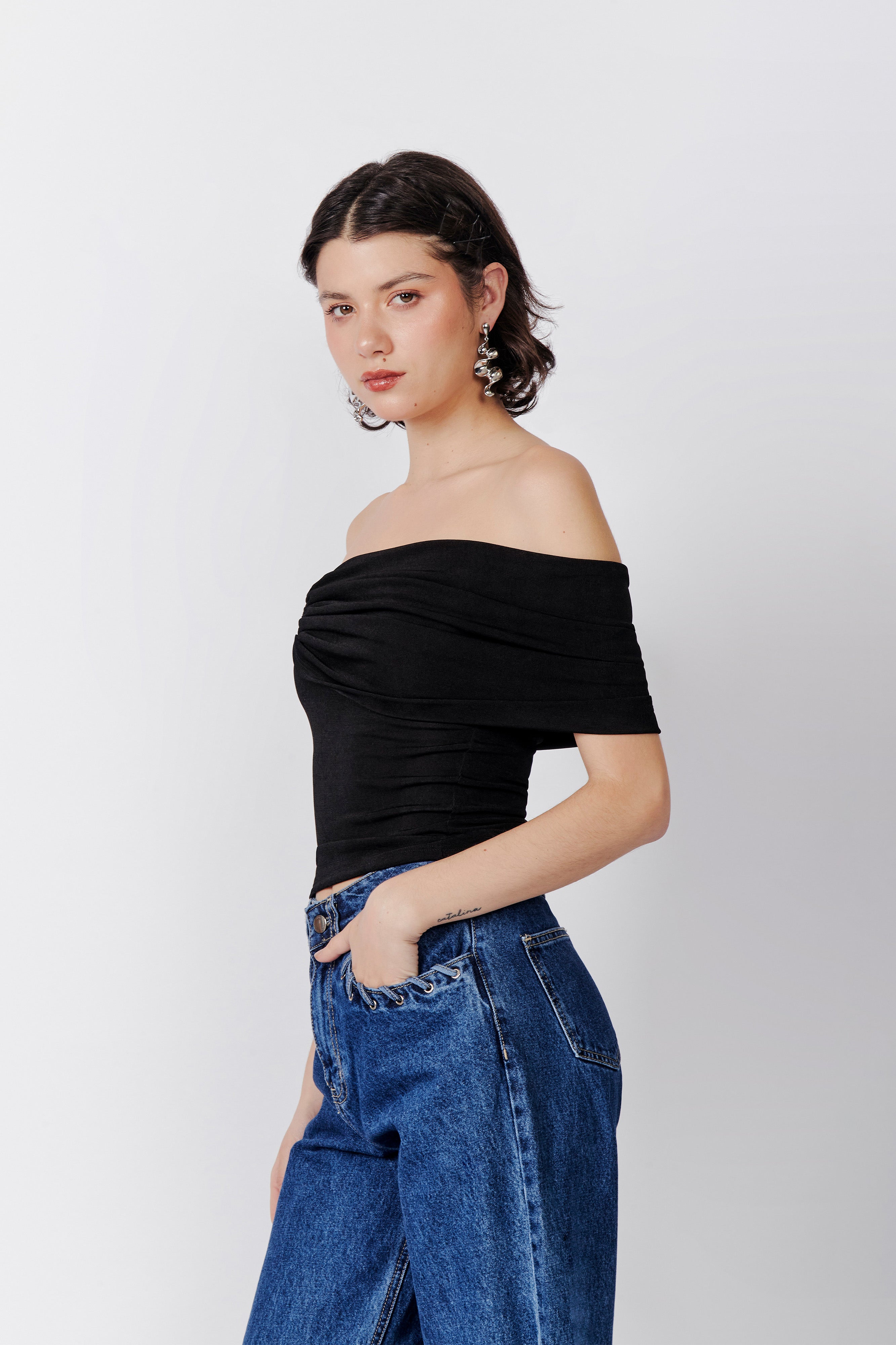 Top Off Shoulder Aro - Negro