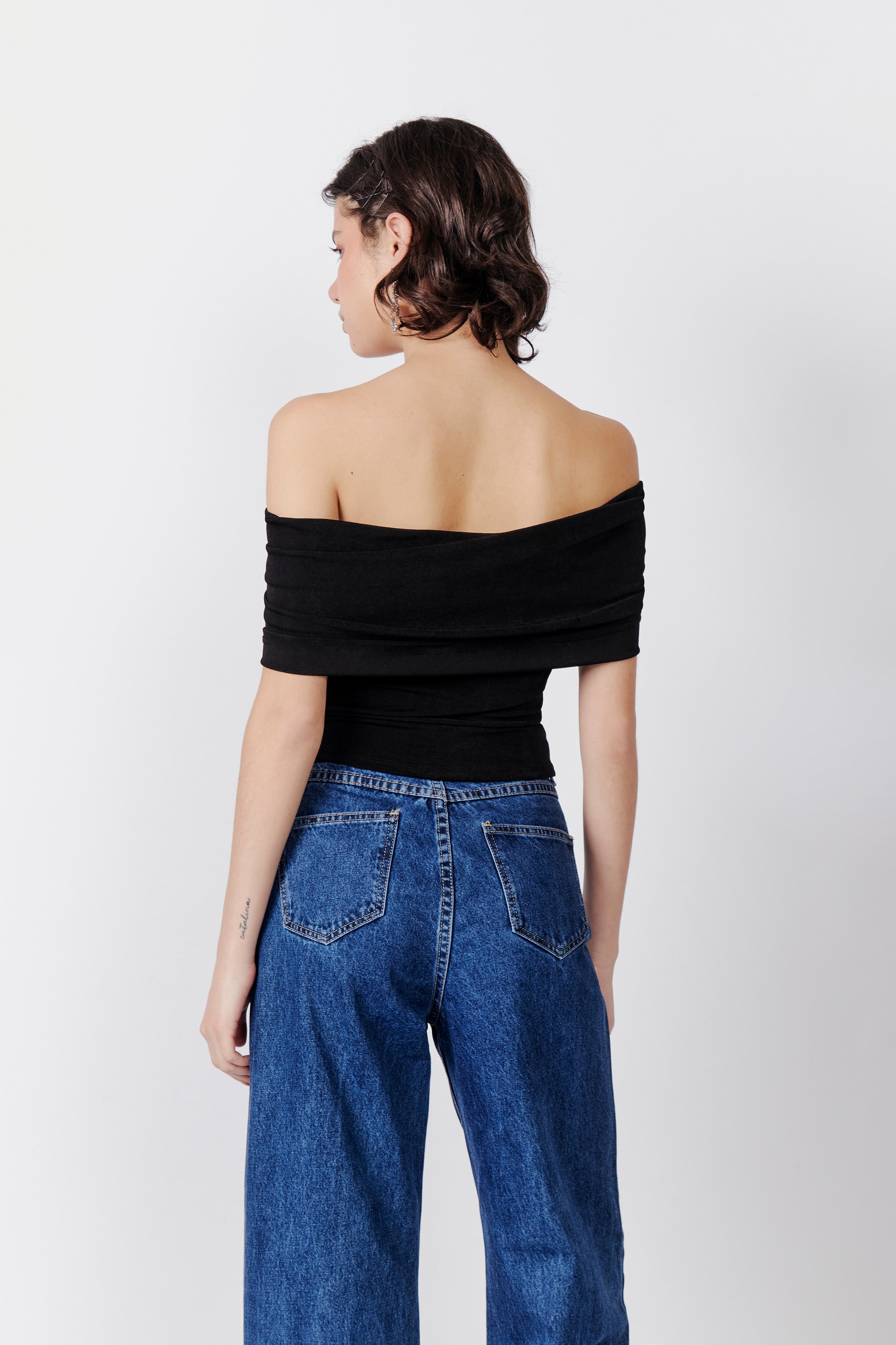 Top Off Shoulder Aro - Negro