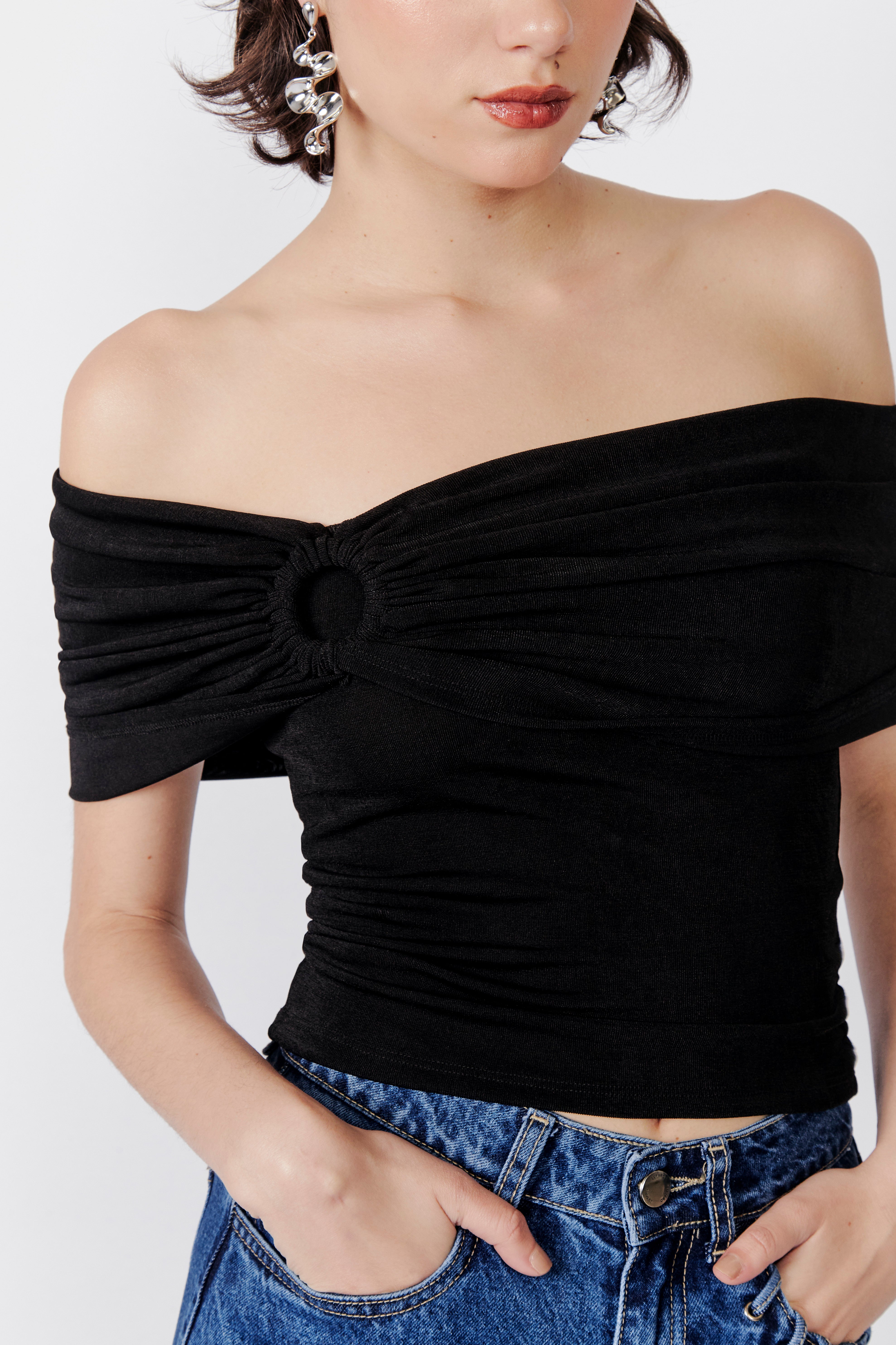 Top Off Shoulder Aro - Negro